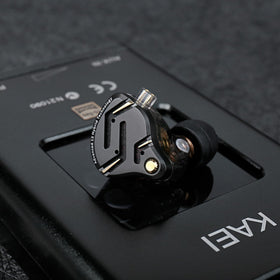 Kinboofi IEM with microphone suits online play and team chats.