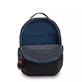 Kipling Seoul Extra Large built-in laptop sleeve protects your device on commutes.