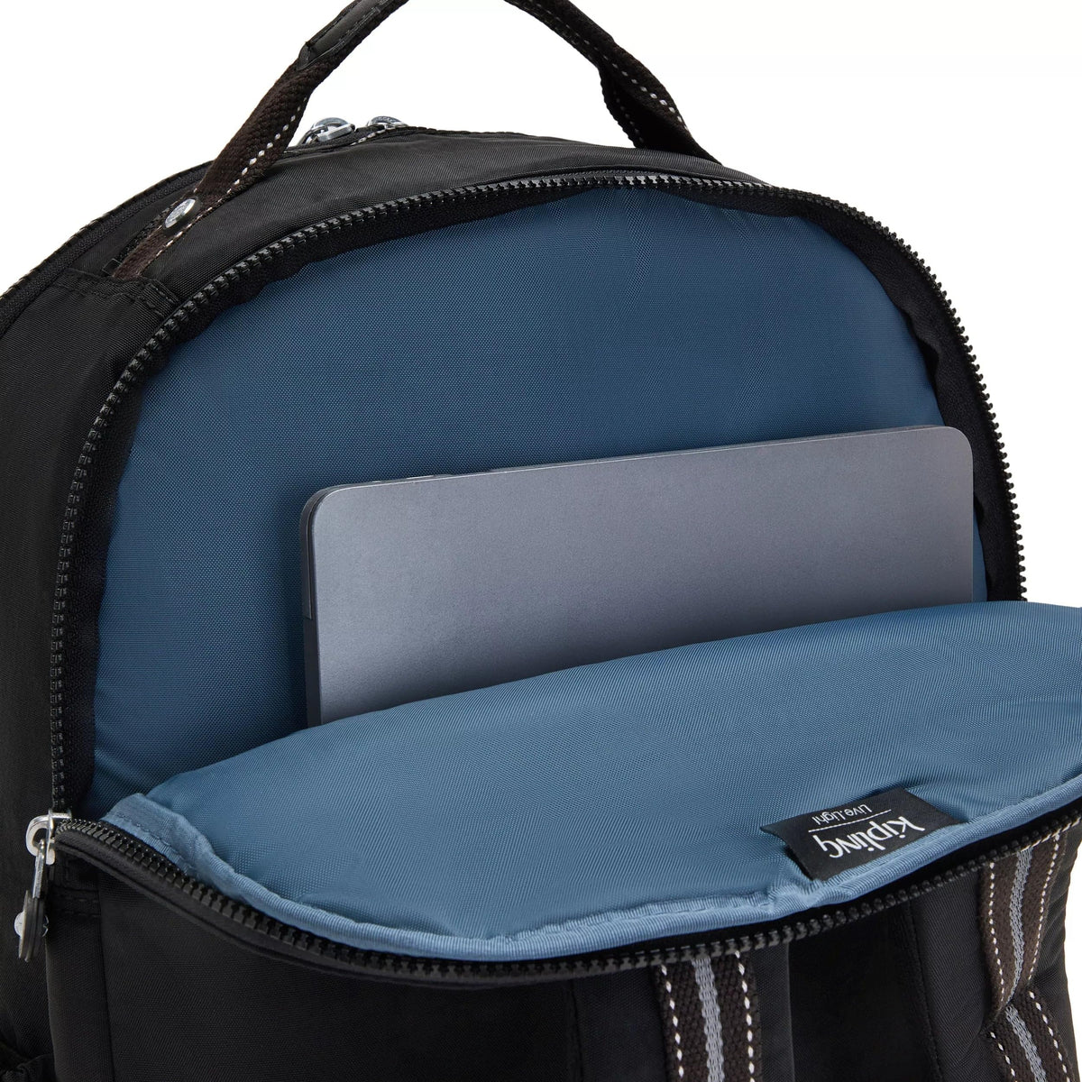 Kipling Seoul Extra Large roomy interior organizes big and small items with ease.