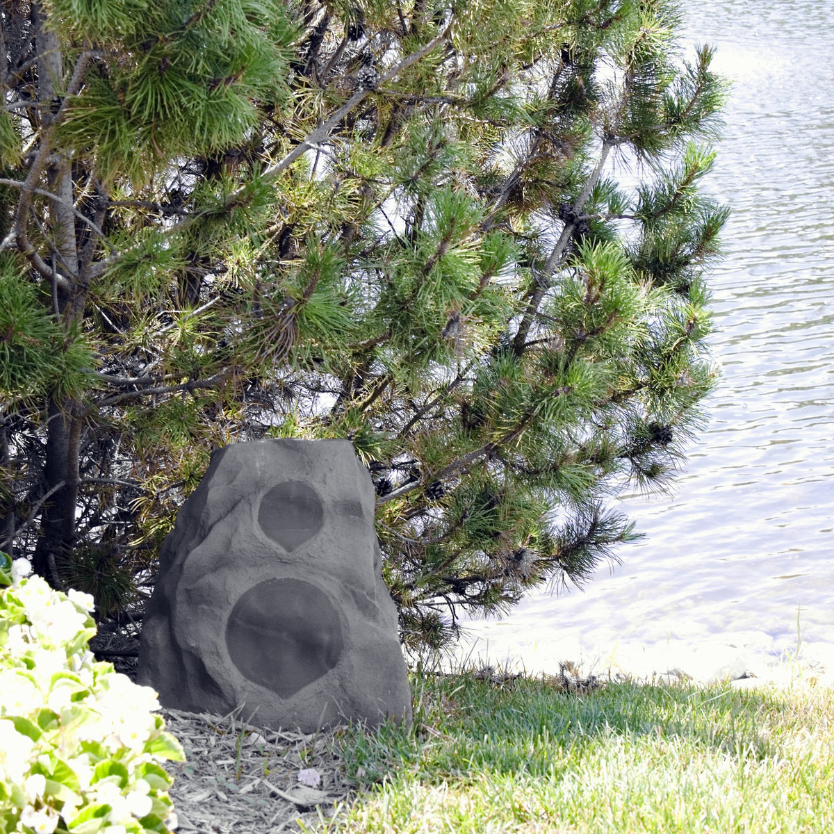 Dual voice coil polymer woofer delivers robust bass for outdoor entertaining.