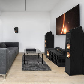 Klipsch R-40SA 90x90 Tractrix horn delivers broader high-frequency control.