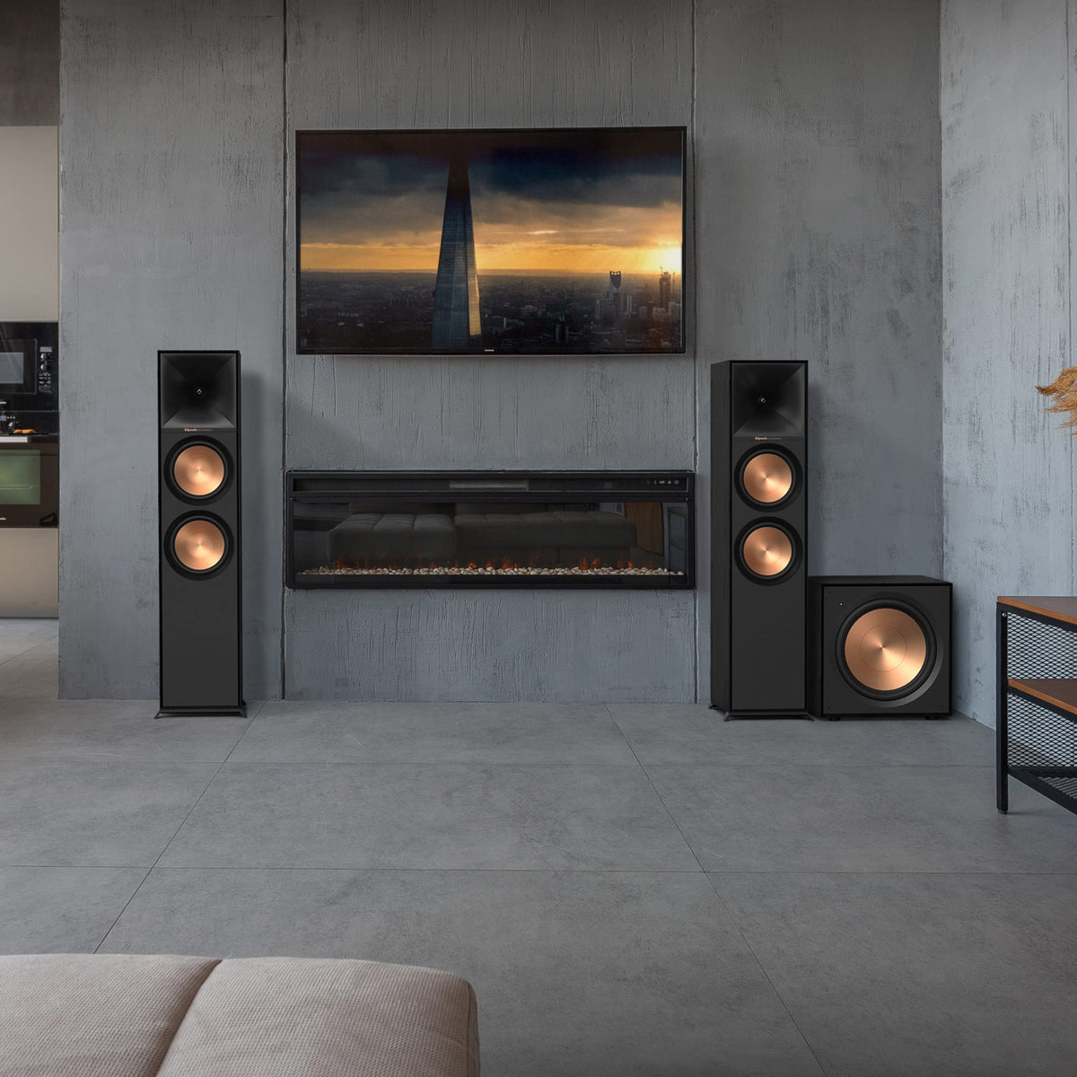 Klipsch R-800F Tractrix horn detail highlights directivity control for precise highs