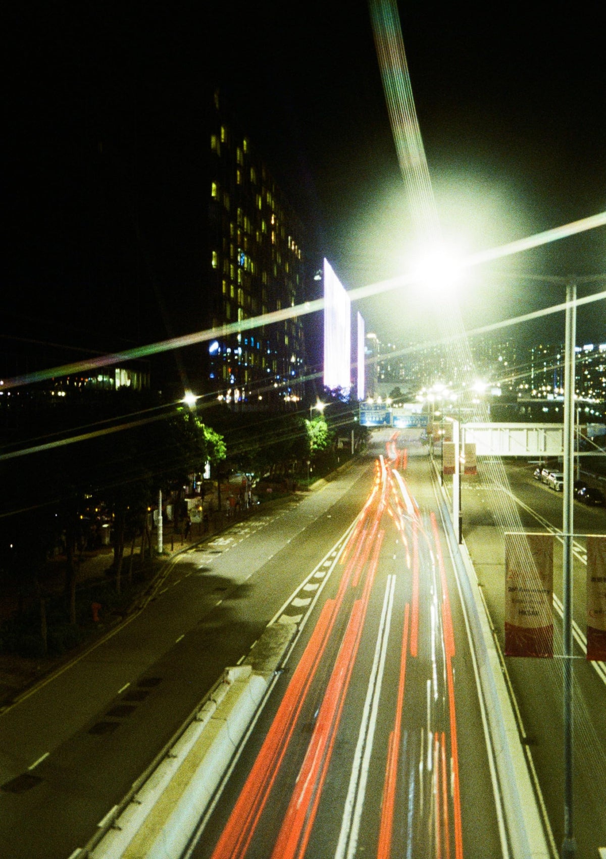 Kodak EKTAR H35N tripod hole design for stable long exposures.