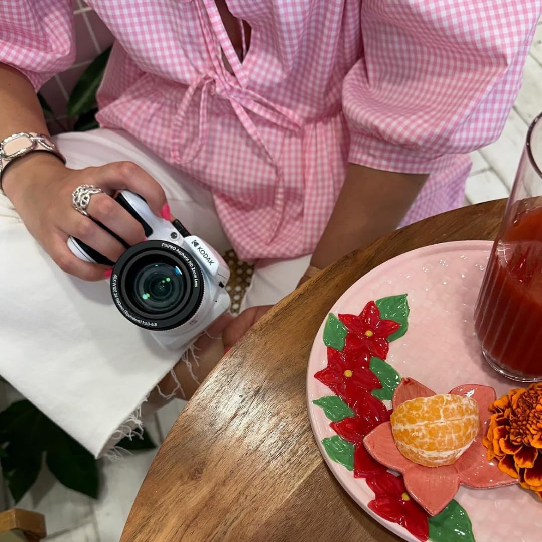 Optical Stabilization keeps shots sharp at full zoom for action photos.
