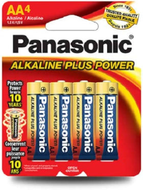 Kodak PIXPRO FZ45 bundle contents include 32GB microSD card and AA batteries.