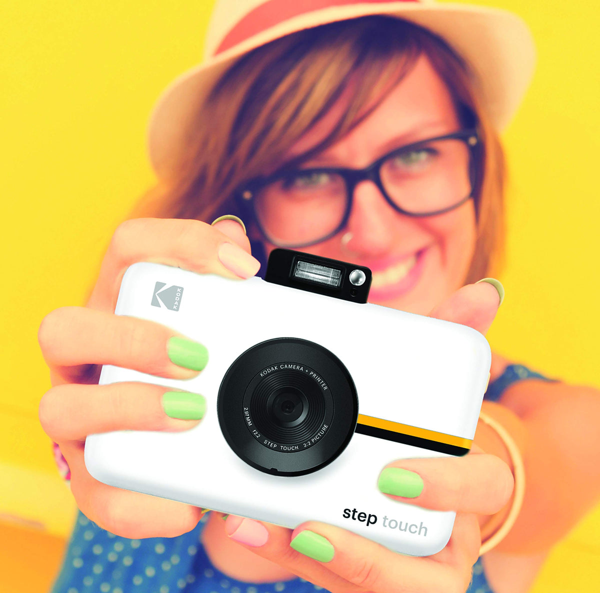 Kodak Step Touch Zero Ink technology delivers clean, mess-free prints.