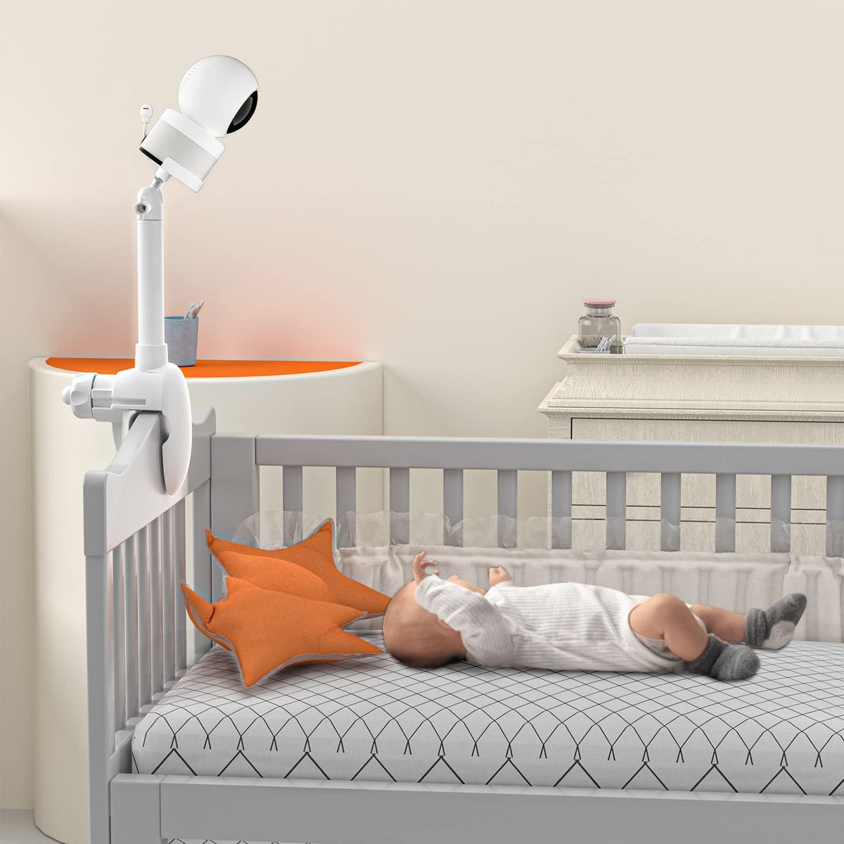 Koroao moveable-clip-on-bracket adapts to setups.