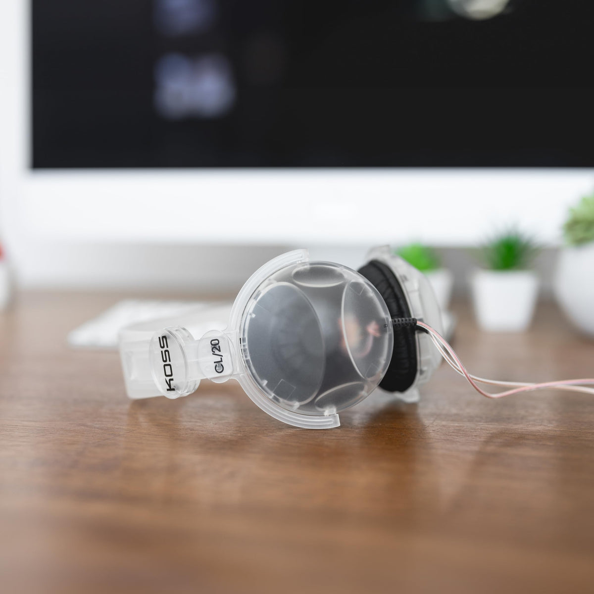 Koss CL/20 3.5mm jack enables easy connection to laptops tablets and gaming devices
