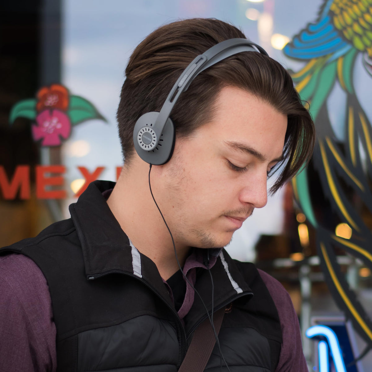 Spring-reinforced cord minimizes wear during daily use and commuting
