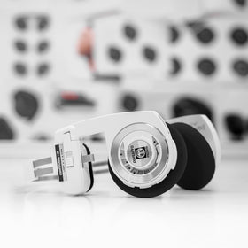 Koss Porta Pro Wireless 2.0 Arctic White microphone and controls for hands-free use.