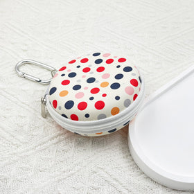 Durable zipper design for secure, easy access day to day.