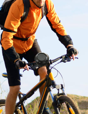 Kunodi IPX6 waterproof compact speaker withstands rain and splashes on outdoor trips.