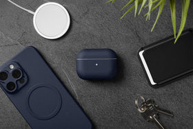 Latercase in commuter setting showing stylish protection for on-the-go benefit