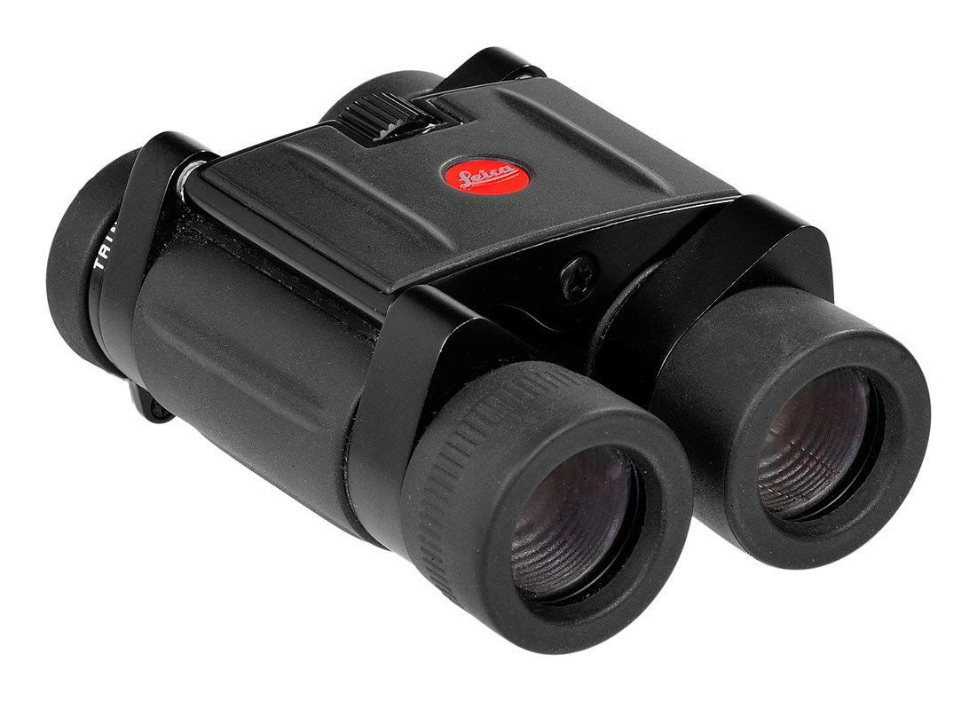 Leica Trinovid 8x20 BCA in hand shows lightness for quick observation.
