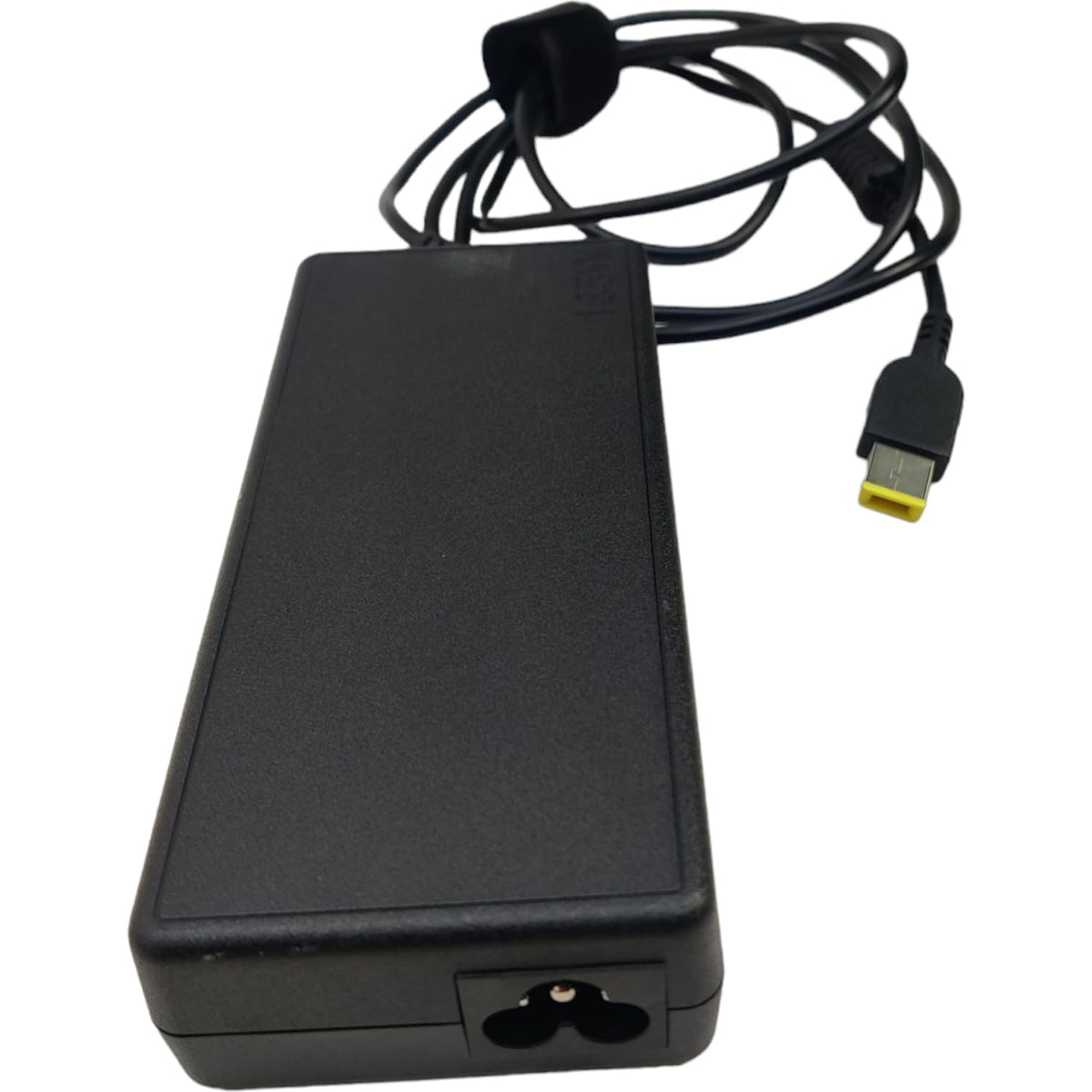 Lenovo ThinkPad Thunderbolt 3 Docking Station displaying dual display outputs