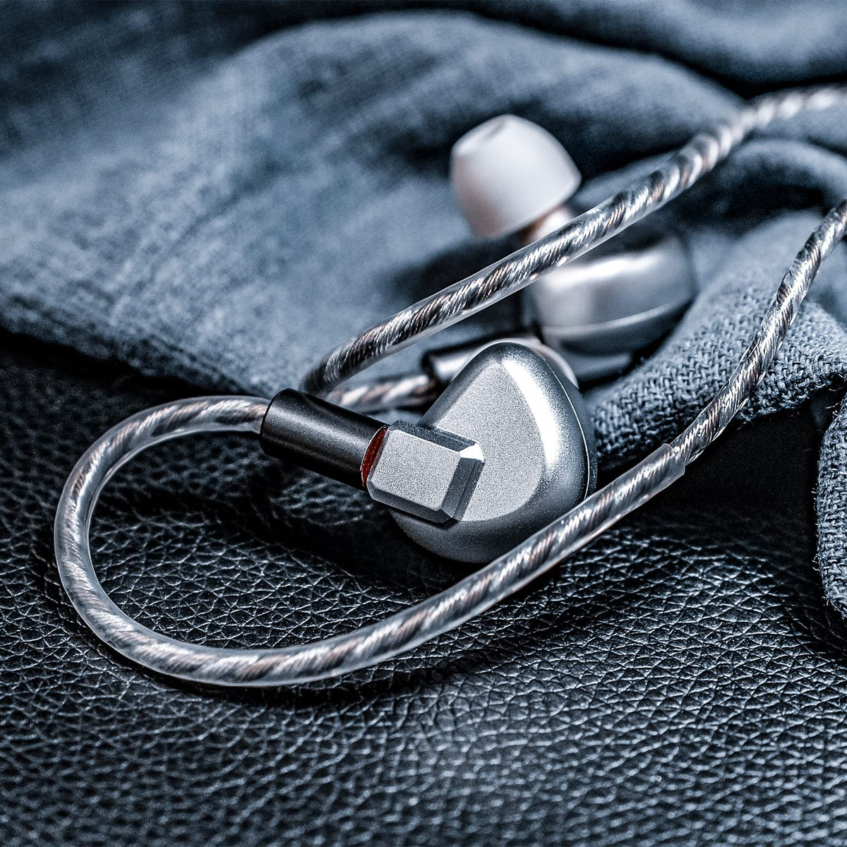 Letshuoer S12 tip options ensure comfort across ears.