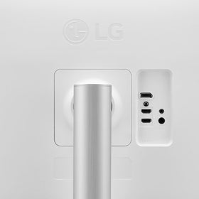 LG 27UP650K-W Dynamic Action Sync reduces input lag for responsive play.