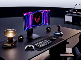 LG 34GS95QE with 800R curve wraps you in the action for cinematic immersion.