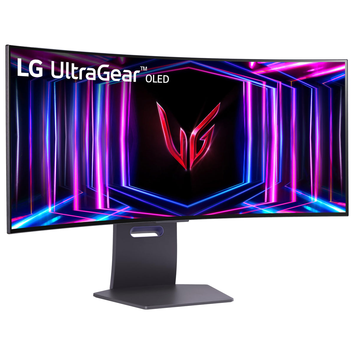 LG 34GS95QE curved display creates an enveloping, distraction-free gaming environment.