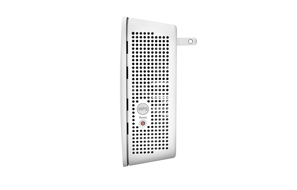 Linksys RE7000 in-use demonstrating extended Wi‑Fi coverage across a home