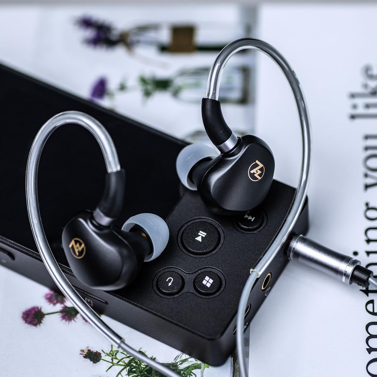 Linsoul G1 carry case and tips showing organized storage and protection benefit