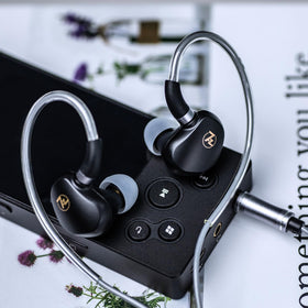 Linsoul G1 carry case and tips showing organized storage and protection benefit