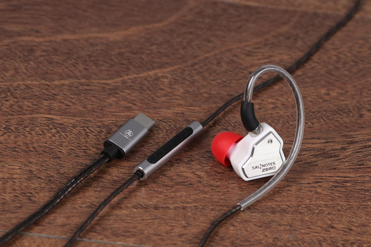 Linsoul Salnotes Zero retail box with accessories showing included cable and carry case