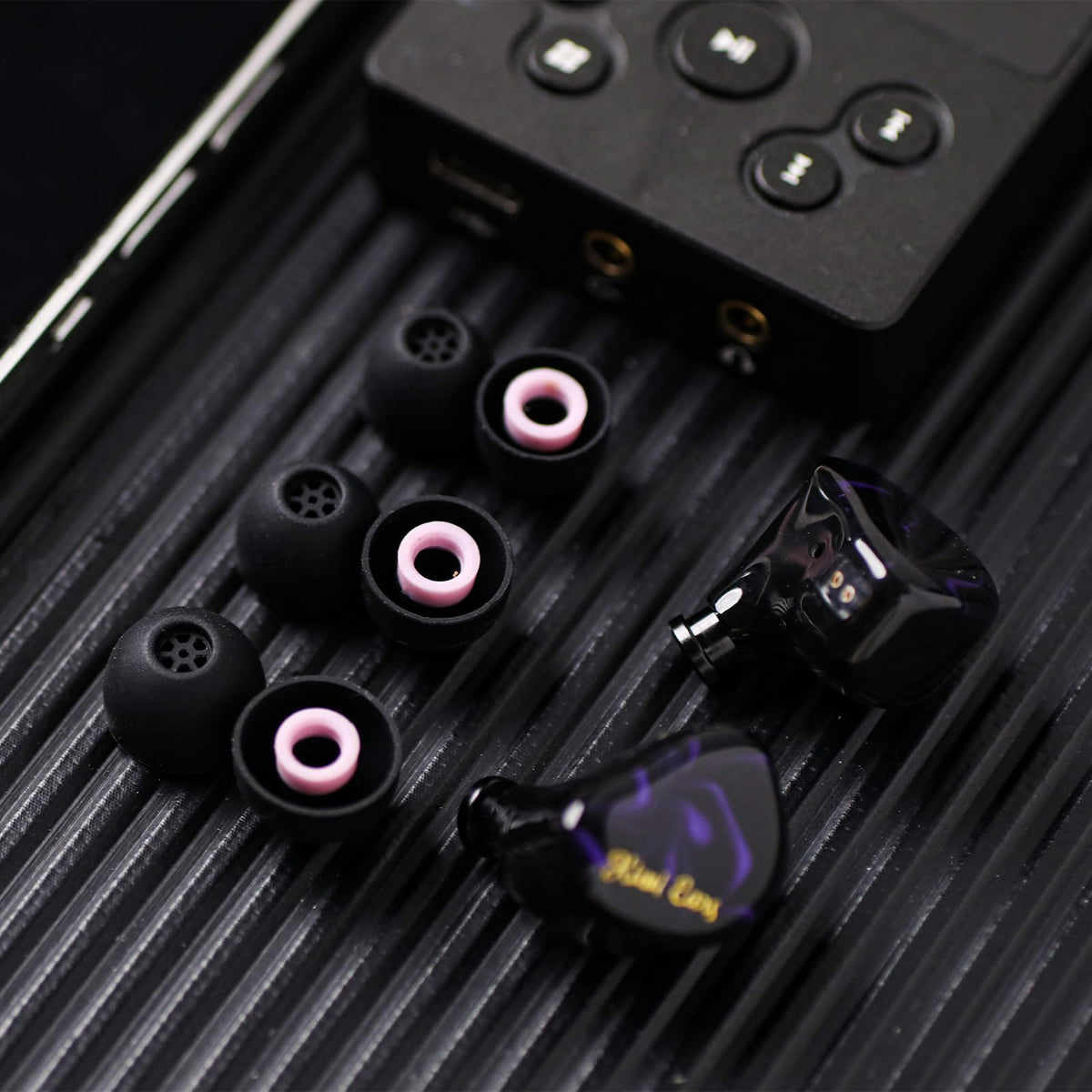 Linsoul Kiwi Ears internal bass chamber cutaway, enhances low-frequency response