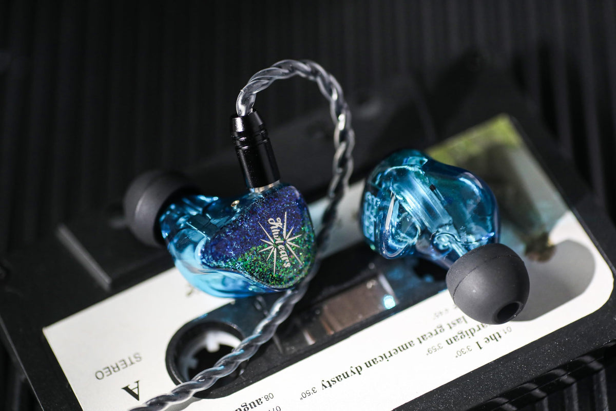 Linsoul Kiwi Ears Forteza blue shell suits stage and studio setups.