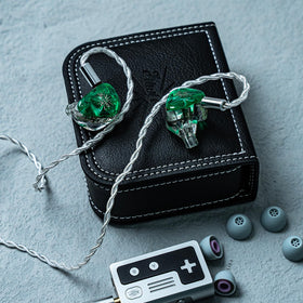 Packaging and case highlighting portable, studio-ready setup