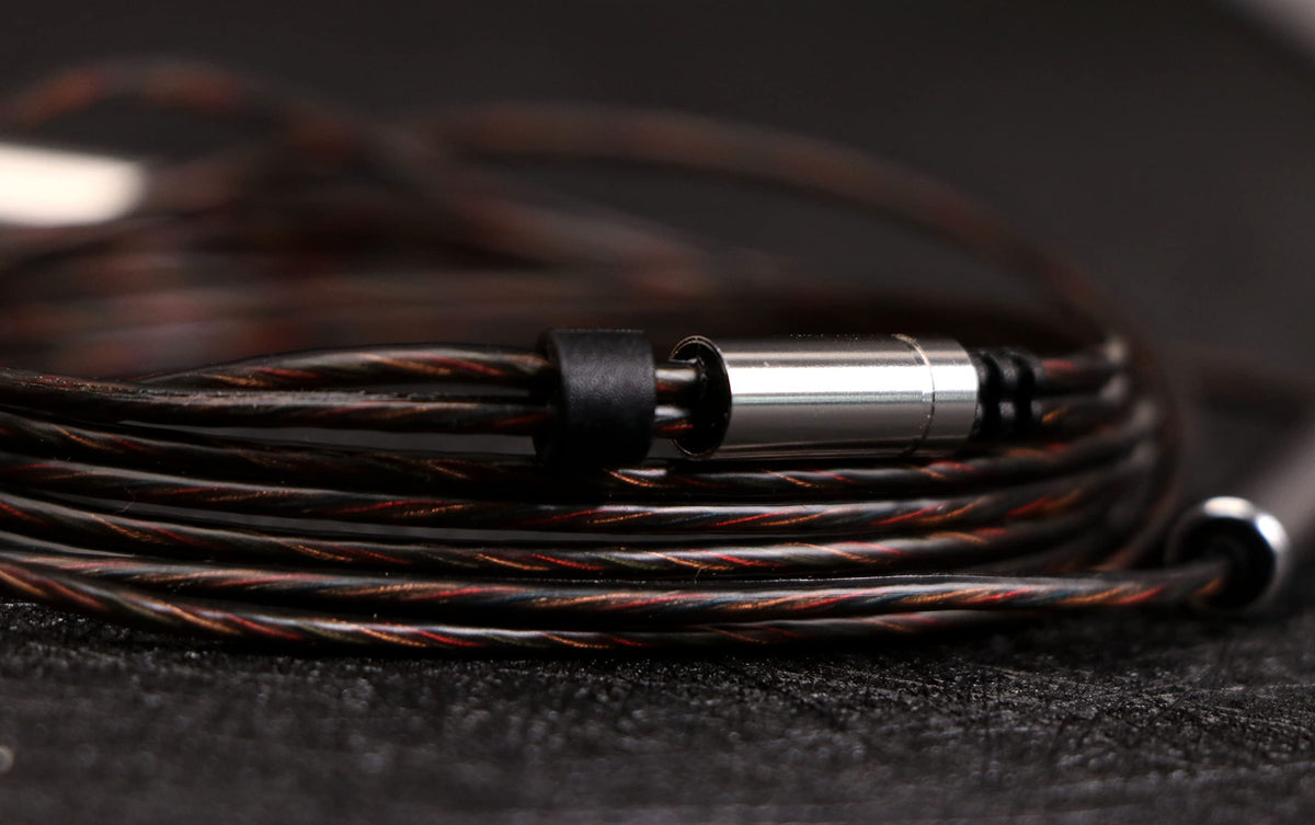 Linsoul Salnotes Zero 0-78mm 2-pin connector, secure fit and reliable signal.