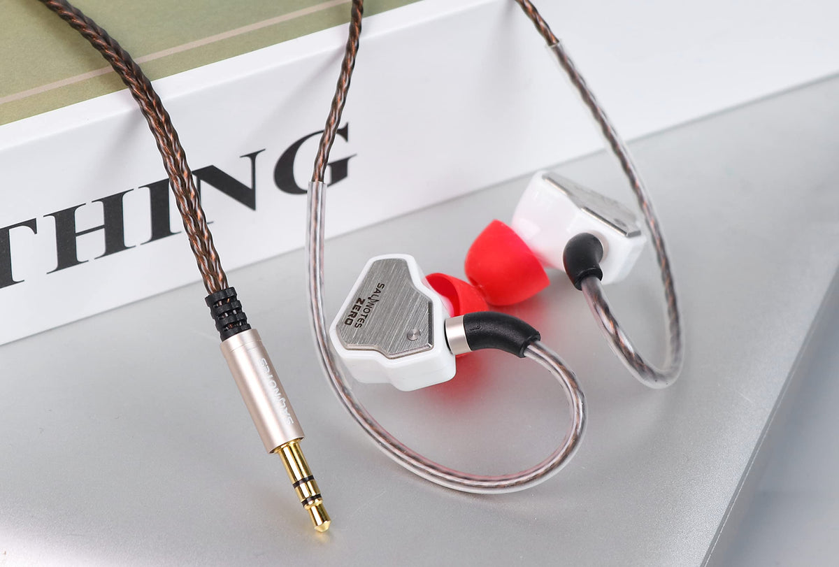 Four-core OFC cable minimizes signal loss for high-fidelity playback.