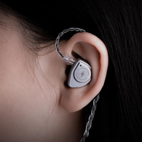 Linsoul SIMGOT EW200 internal driver detail illustrating SCP diaphragm and enhanced transient response