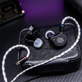 Detachable cables in SuperMix 5 support 3.5mm and 4.4mm plugs.