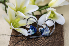 Blue Wan’er S.G with mic variant suitable for on-the-go calls