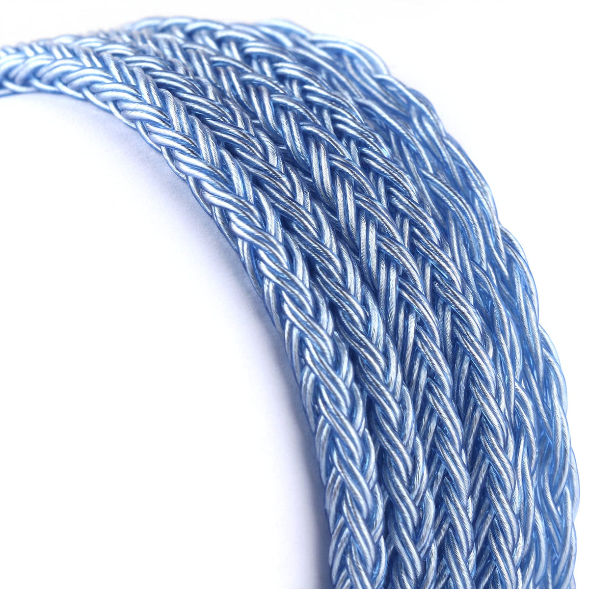 Linsoul Tripowin Zonie close-up of 16-core silver-plated SPC cable highlight for clarity