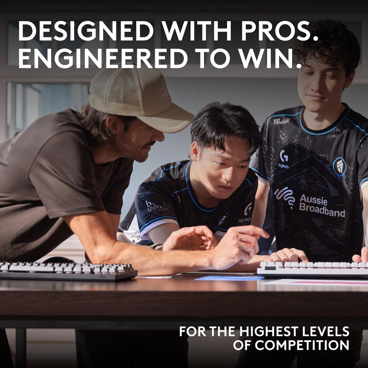 Logitech G PRO X 60 lightspeed antenna and USB adapter demonstrate fast wireless connectivity