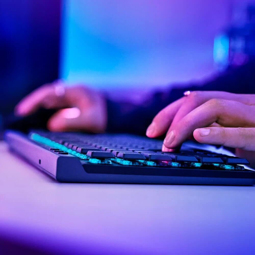 Logitech G515 LIGHTSPEED tri-mode connectivity for seamless gaming