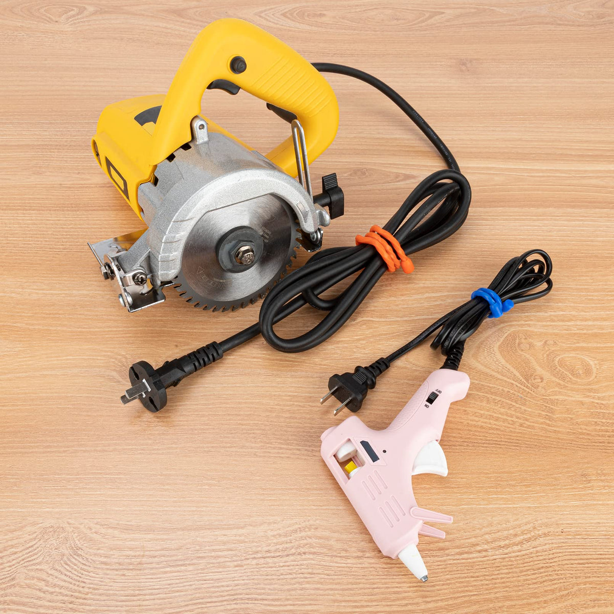 LOIUO used on campsite gear bundling tent cords and lines for neat storage