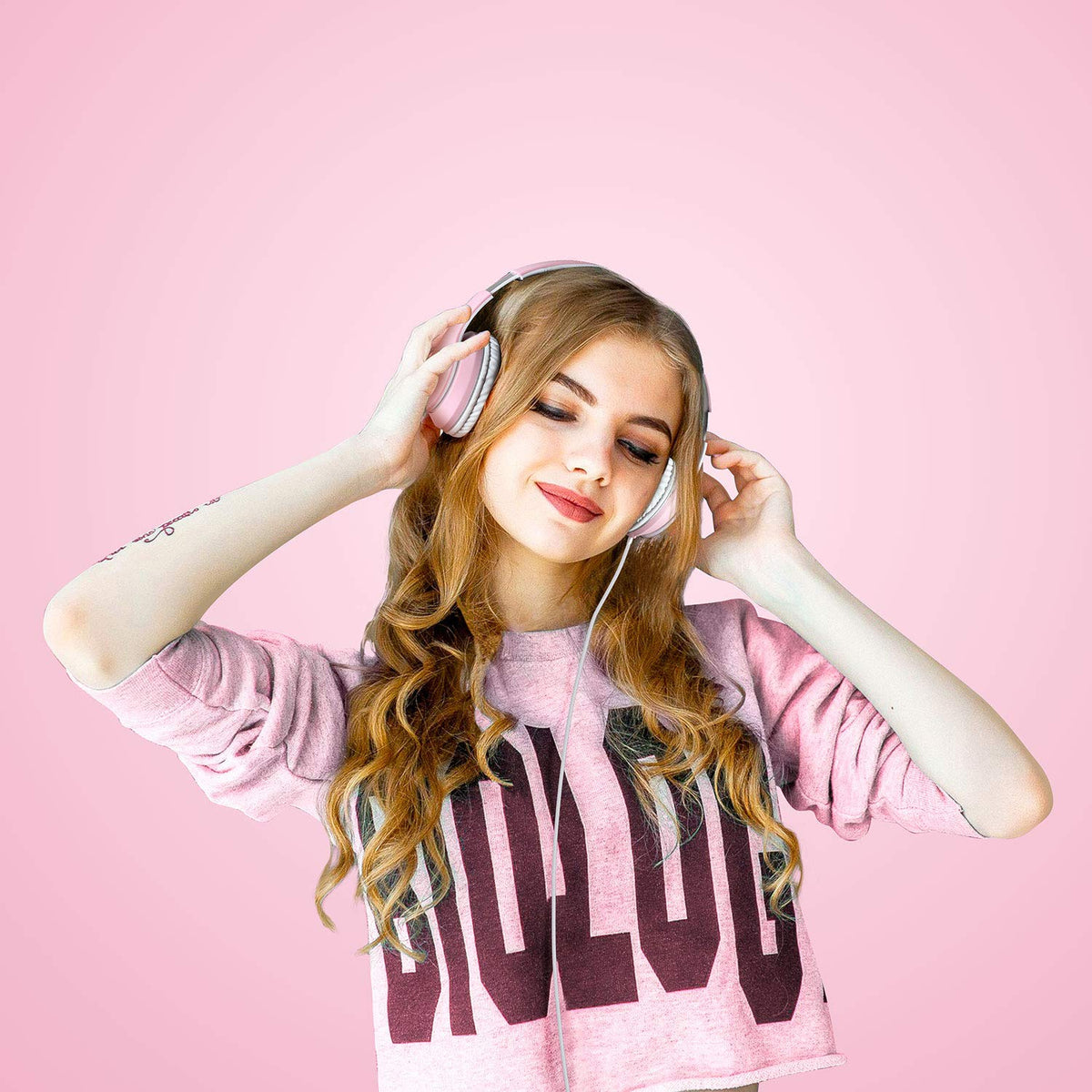 Lorelei X6 in-use with smartphone for reliable wired audio