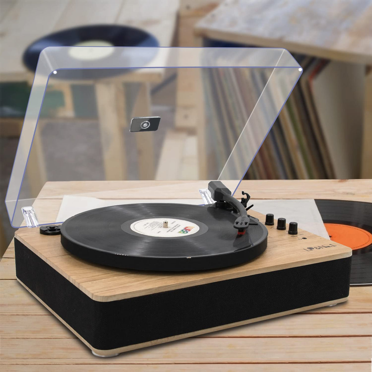 LP&No.1 spring-loaded chassis reduces vibrations for cleaner playback.