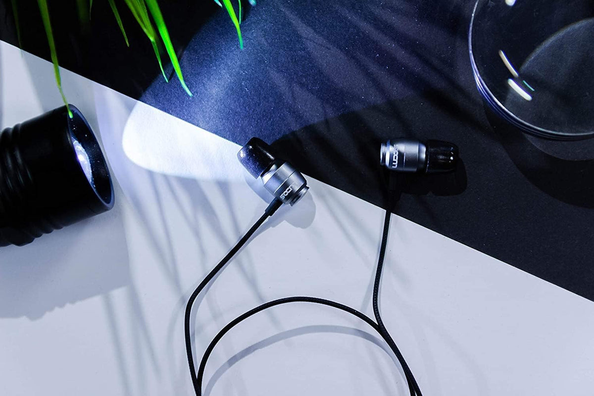 LUDOS Clamor braided 1.3m cable resists tangling for daily use.