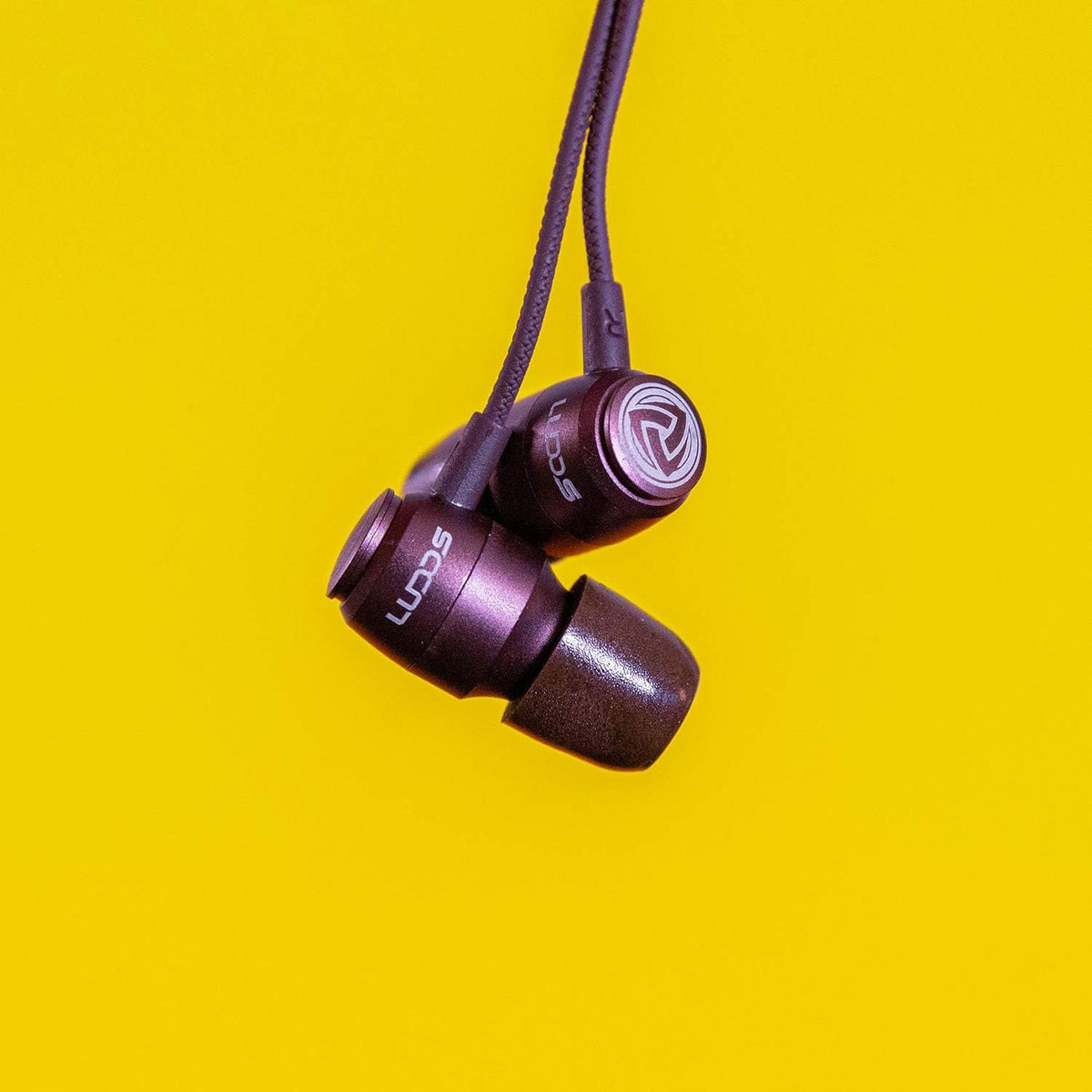 LUDOS Clamor vibrant color options with sleek metallic exterior.