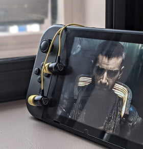 LUDOS Clamor 3.5mm jack compatibility supports most devices for broad use.