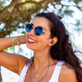 LUDOS Clamor inline microphone and single-button control for effortless calls.