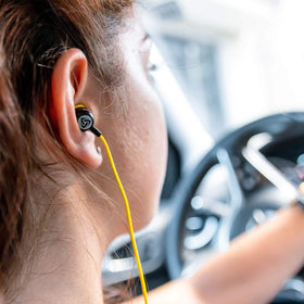 LUDOS Clamor noise isolation helps focus in busy environments.