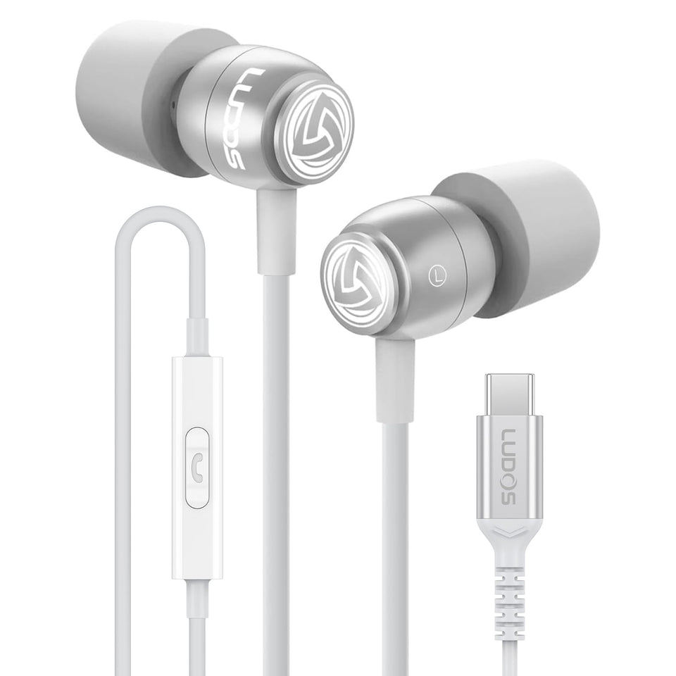 LUDOS Clamor front packaging showing earbuds and USB‑C plug, clear features benefit