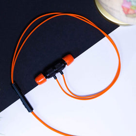LUDOS Earbuds microphone at cable for hands-free calls and gaming.