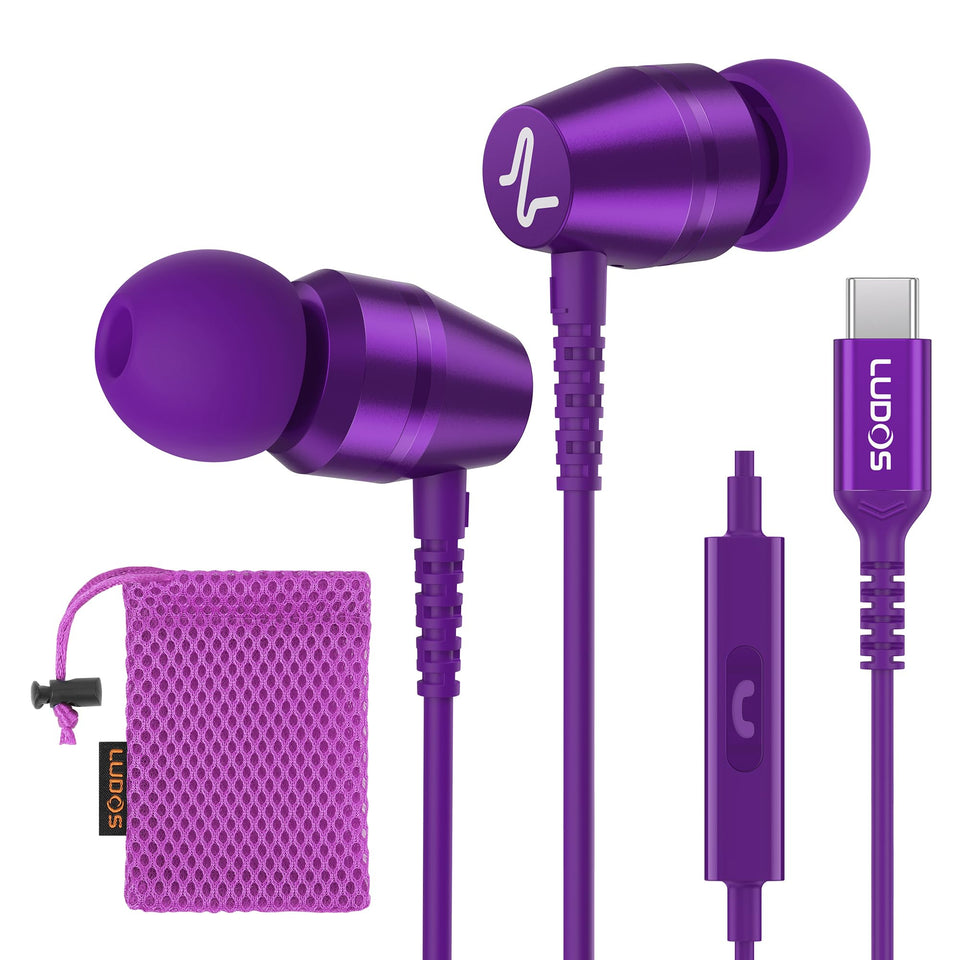 LUDOS Omnitone close-up with USB-C plug for modern listening