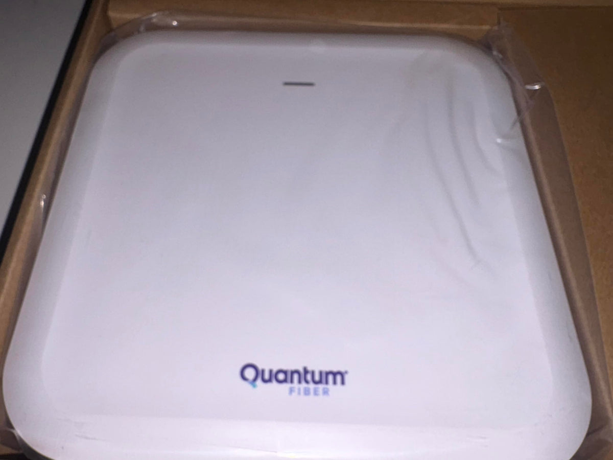 Lumen Quantum W1700K POD handles multiple devices for low-latency gaming.